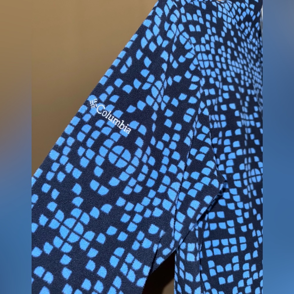 COLUMBIA Women's Blue & Pink Geometric Pullover lightweight Jacket.Size Medium. - Picture 5 of 5